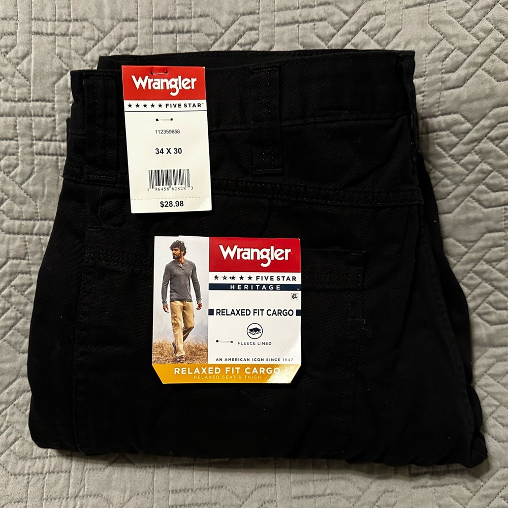 34 X 30 Wrangler Men's Relaxed Fit Fleece Lined Cargo Pants Black